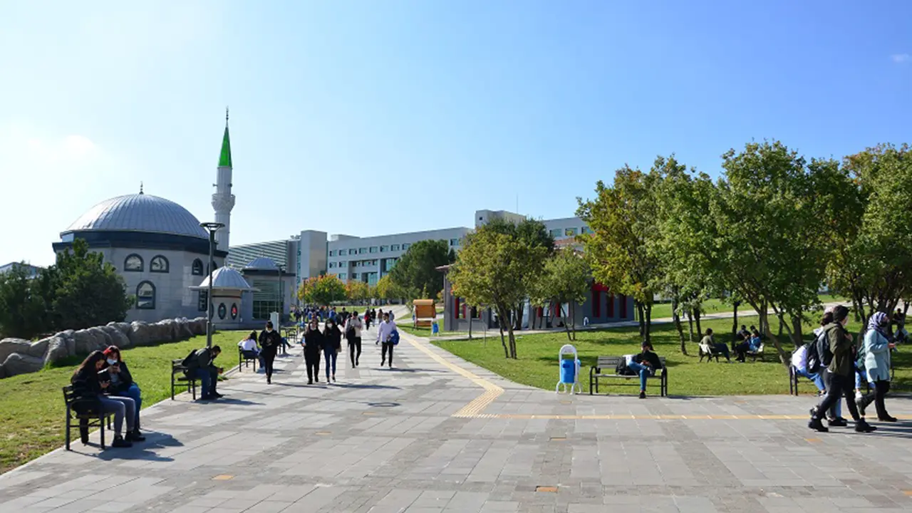 Uşak Üniversitesi Açılış Tarihi Ertelendi mi? Online Eğitim Geri Mi Dönüyor?