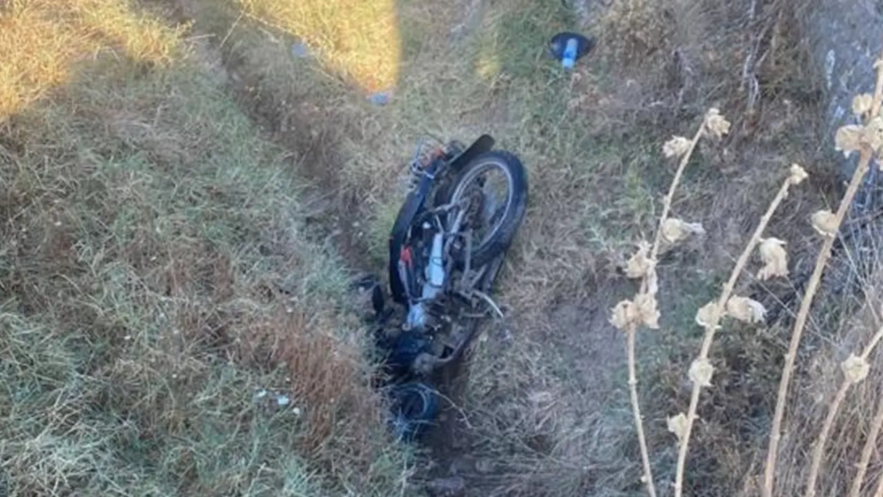 Uşak'ta Kekikli Köyünde Motorsiklet Şarampole Devrildi: 1 Yaralı