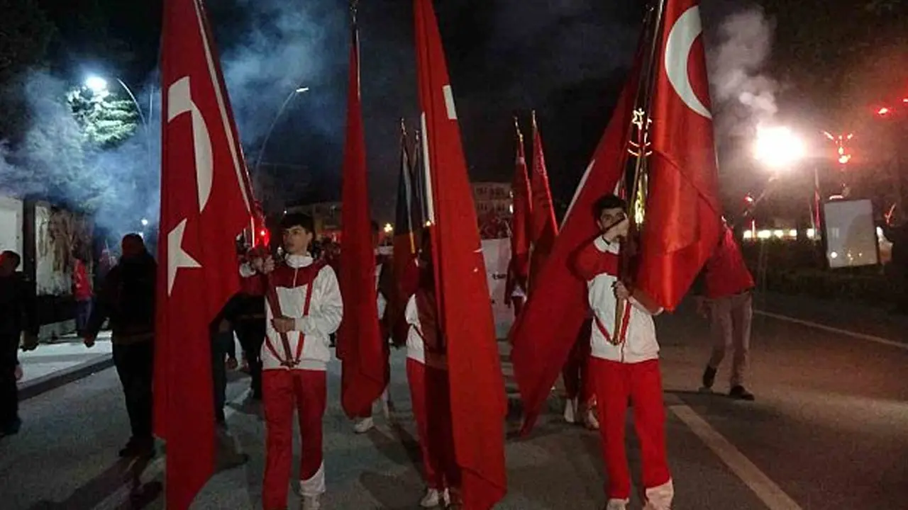 Uşak'ta Fener Alayı Yürüyüşü Yapılacak! Saat Kaçta Nerede Başlayacak?