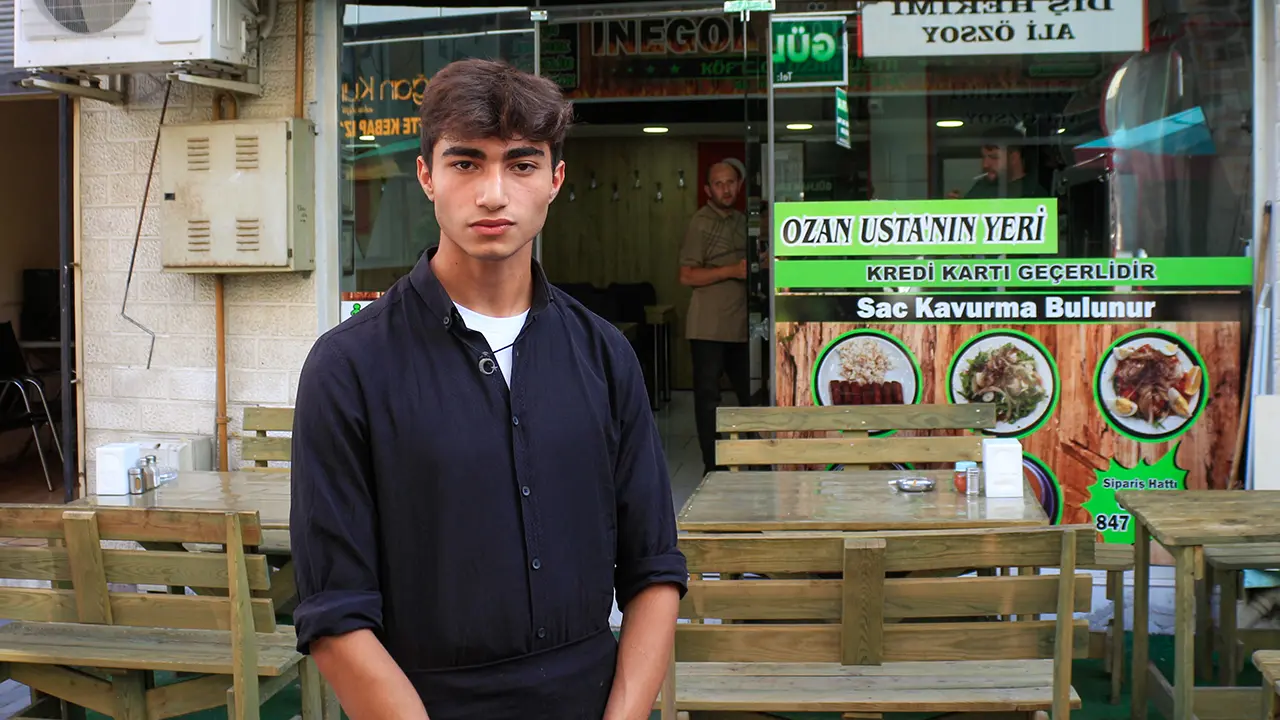 Soluk Borusuna Yemek Kaçınca Nefesi Kesildi! Stajyer Öğrenci Hayatını Kurtardı...