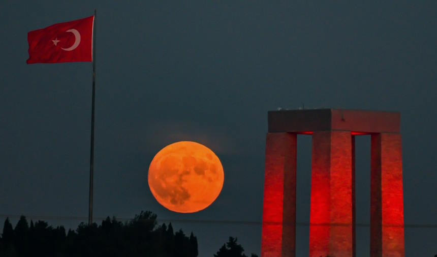 Süper Ay'ın Burçlara Etkisi: Mavi Ay’ın Astrolojiye Yansımaları Neler?