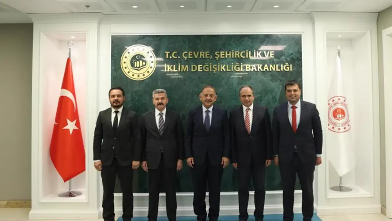 Uşak Protokolü Mehmet Özhaseki'yi Makamında Ziyaret Etti