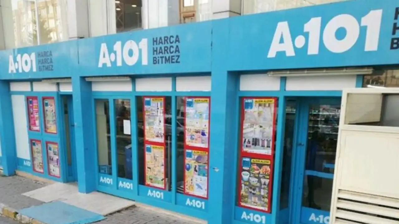 Uşak A101 Market mağazalarında teknoloji coşkusu: Akıllı telefonlar 3699 TL'den satışa sunuldu