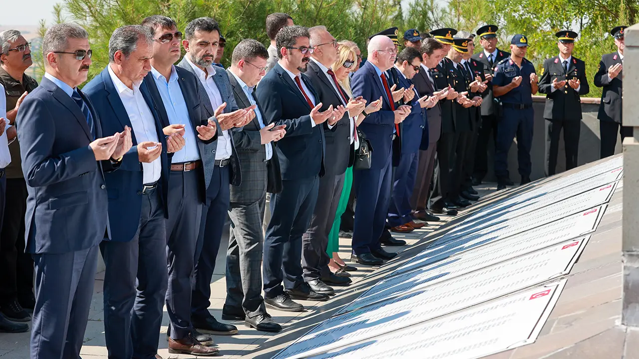 Uşak Protokolü, 101. Kurtuluş Yıl Dönümünde Göğem Zafer Anıtı Törenine Katıldı