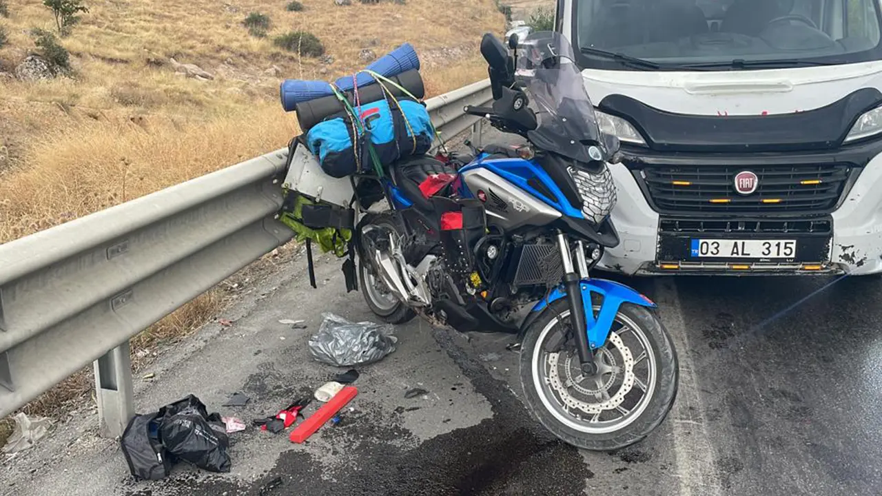 Uşak Afyonkarahisar İstikametinde Otomobil Motorsiklet Çarpıştı, 1 Ölü