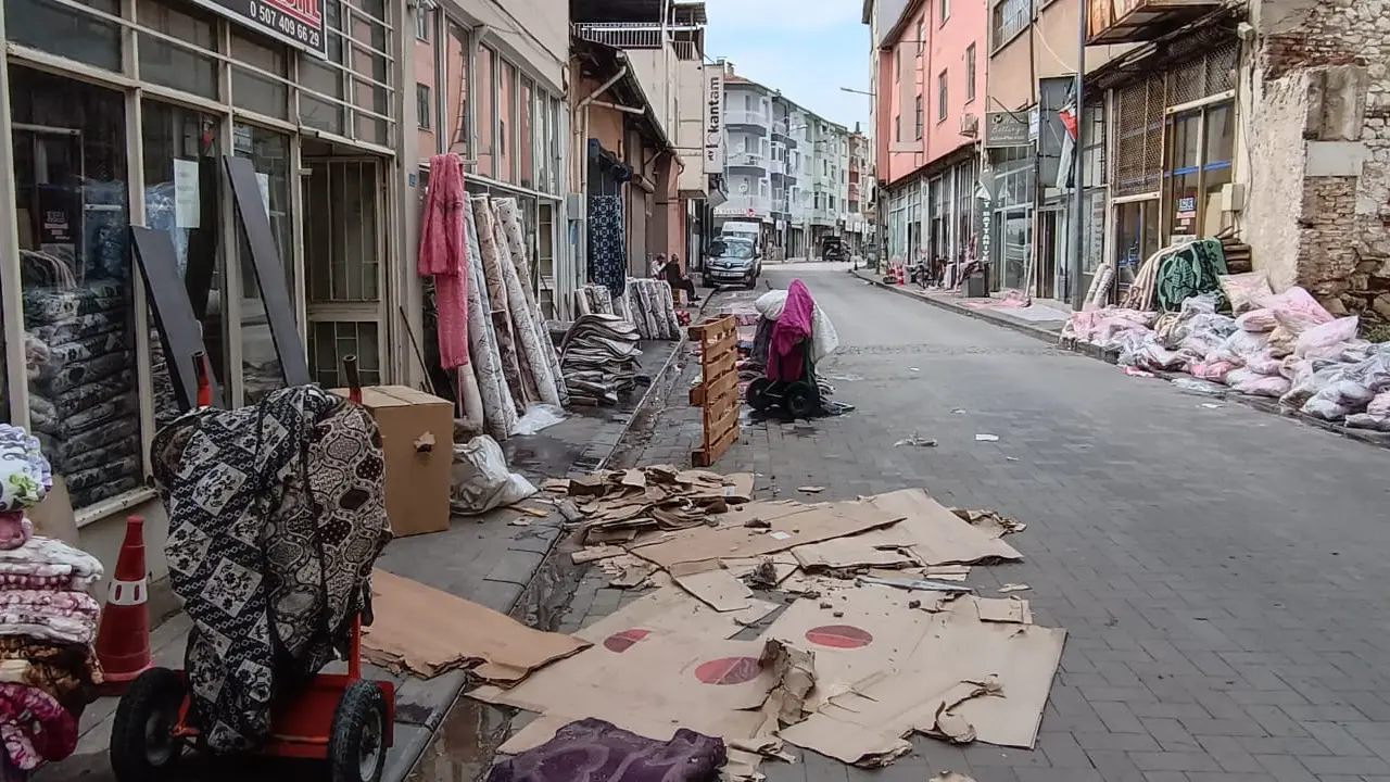 Uşak'ta sel gitti, tahribatı giderilemedi