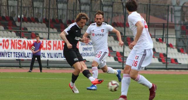Utaş Uşakspor deplasmanda kayıp (2-1)