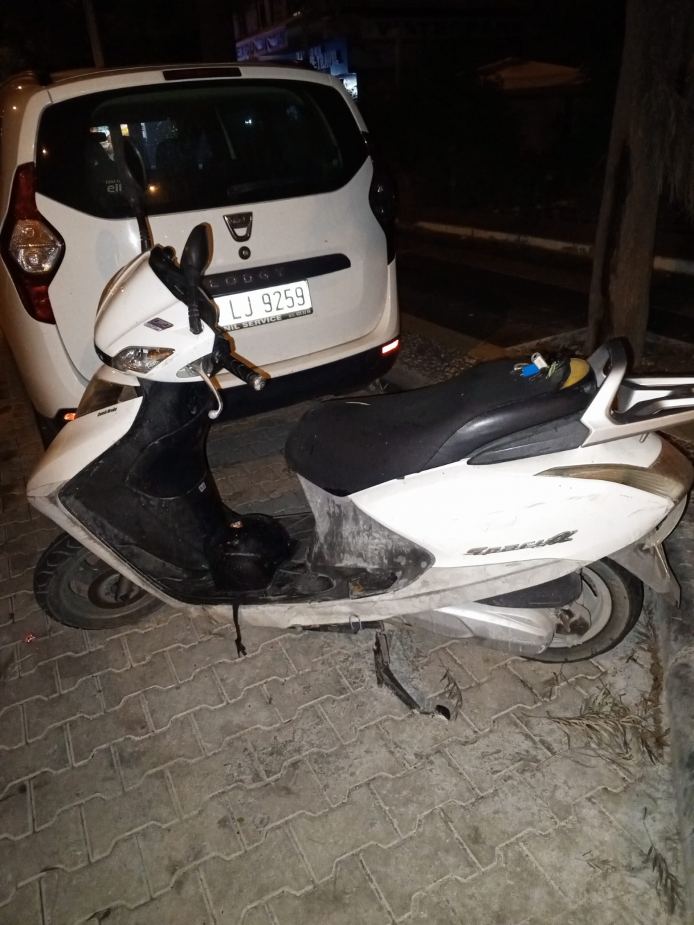 Devrilen motosikletin sürücüsü hastanede öldü
