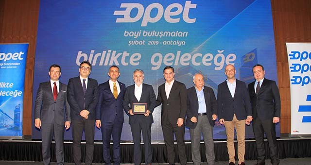Sadık petrol müşteri memnuniyetinde ödüle doymuyor