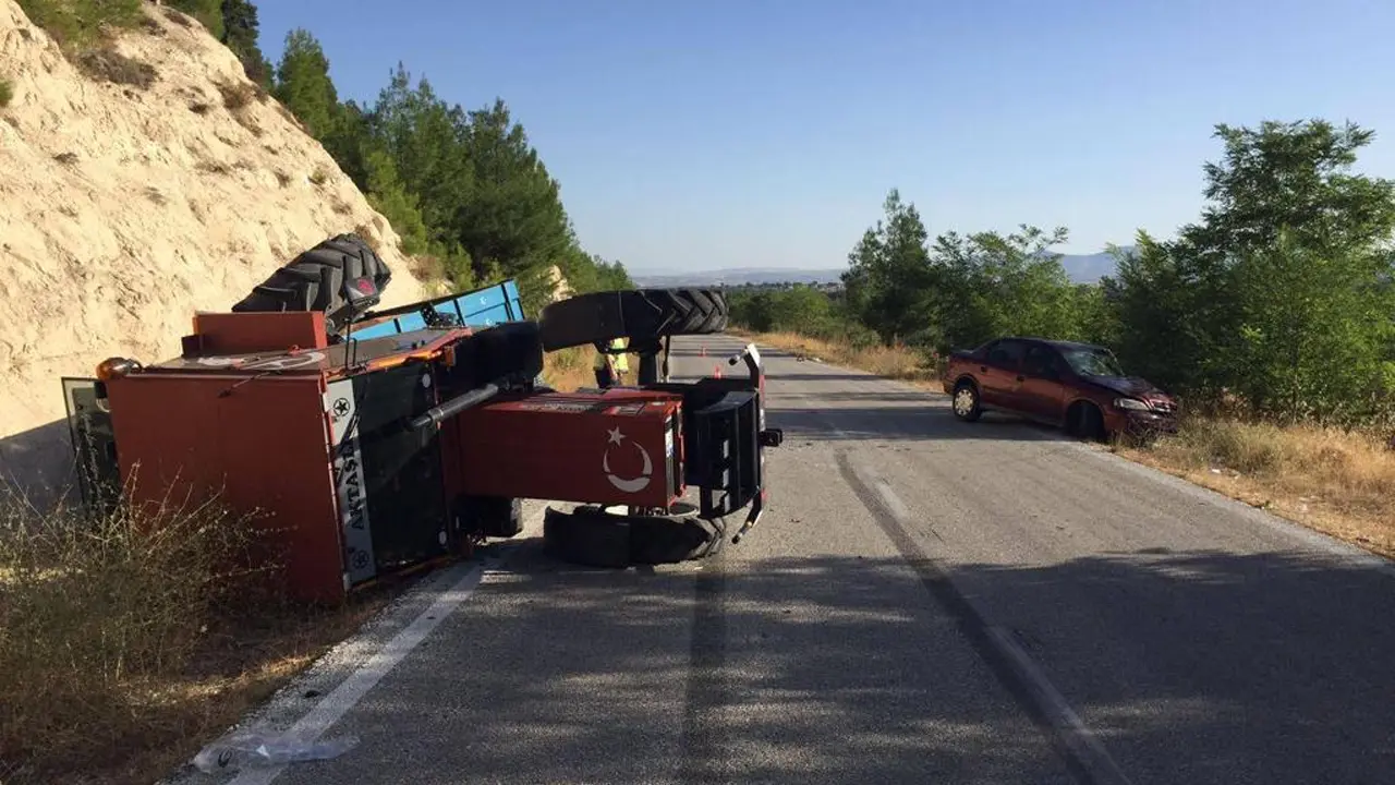 Uşak'ta kaza, 2 kişi Hastaneye kaldırıldı