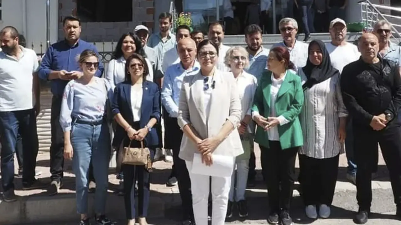 Obalı: Andımız'ın yasaklanması yobazlıktır
