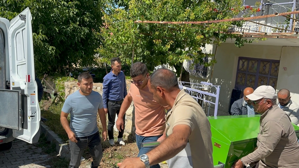 82 yaşındaki kadın evinde bıçaklanmış vaziyette ölü bulundu