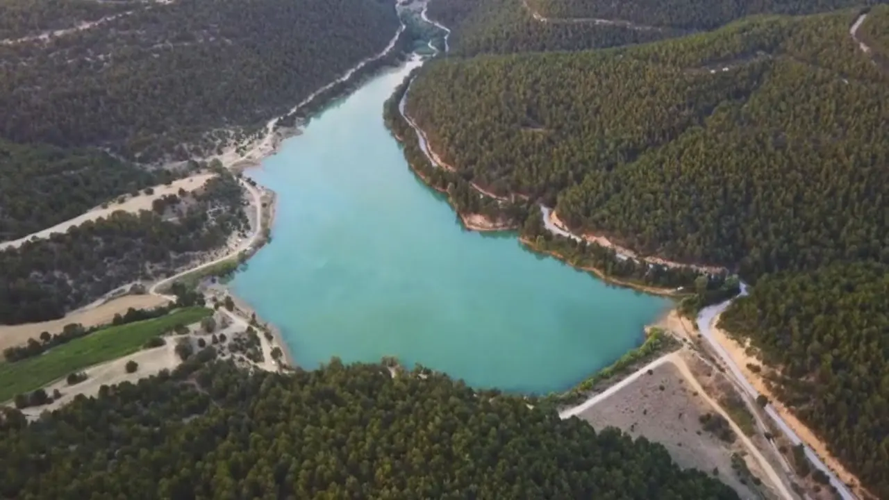 Uşak'ta gölet manzaralı kiralık iş yeri: Senelik 7500 TL ödemeniz yeterli!