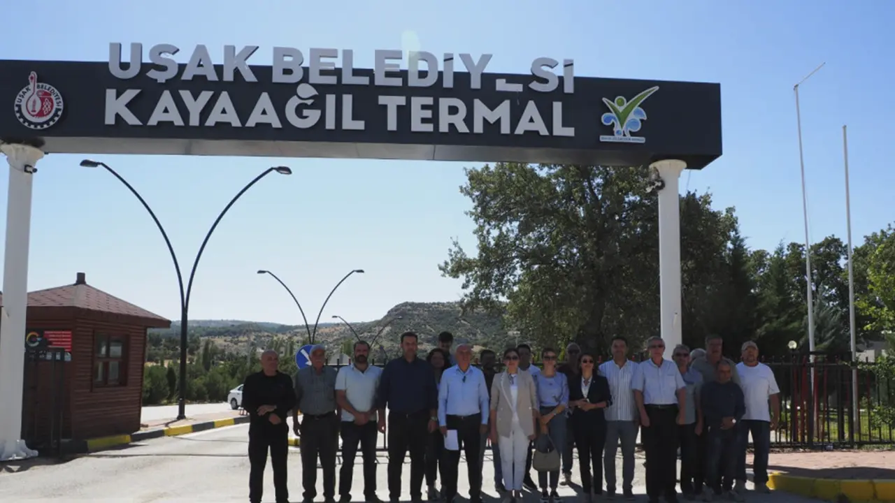 Uşak Belediye Başkanı hakkında sert sözler: 'Beceriksiz...'