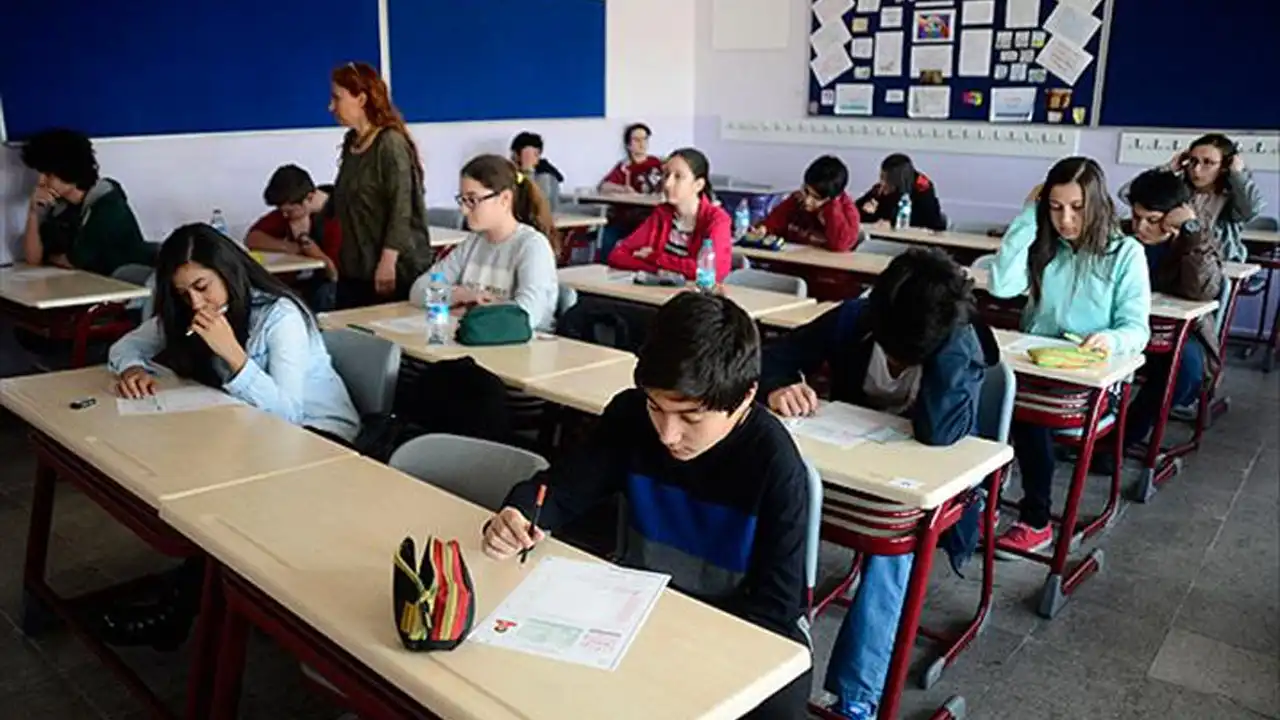 Açık öğretim liselerine geçiş ile ilgili karar verildi! MEB tamamen yasakladı