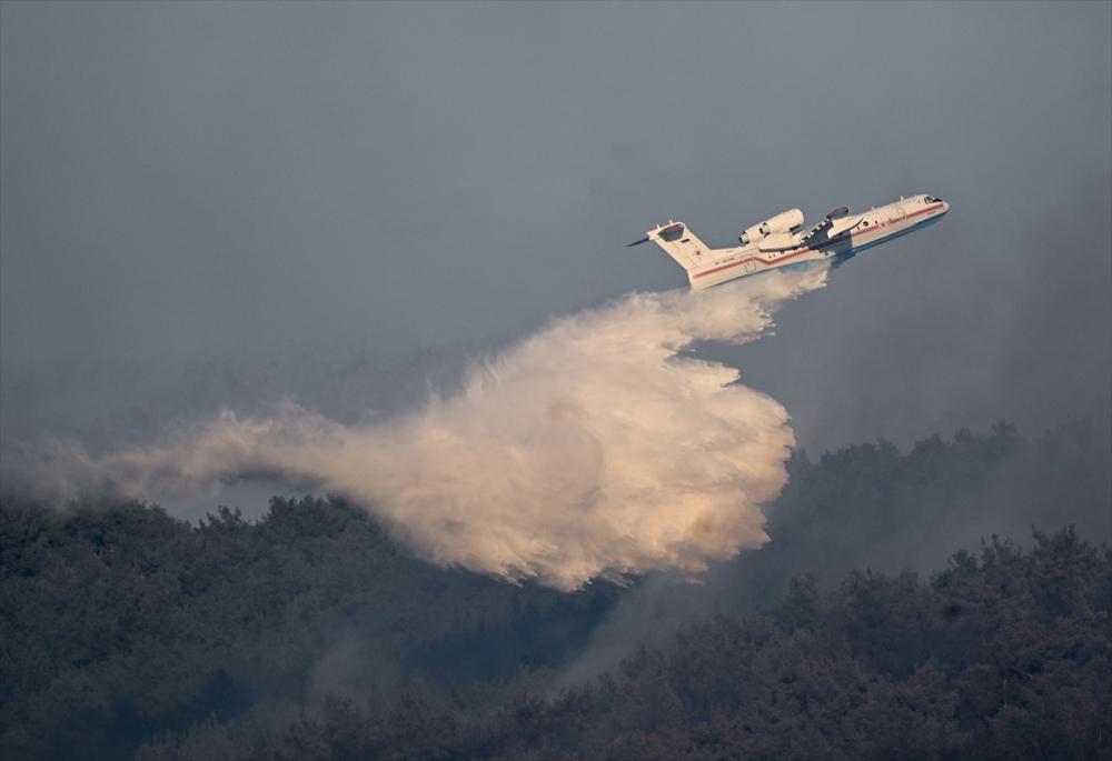İzmir'deki orman yangınına müdahale eden helikopter baraja düştü