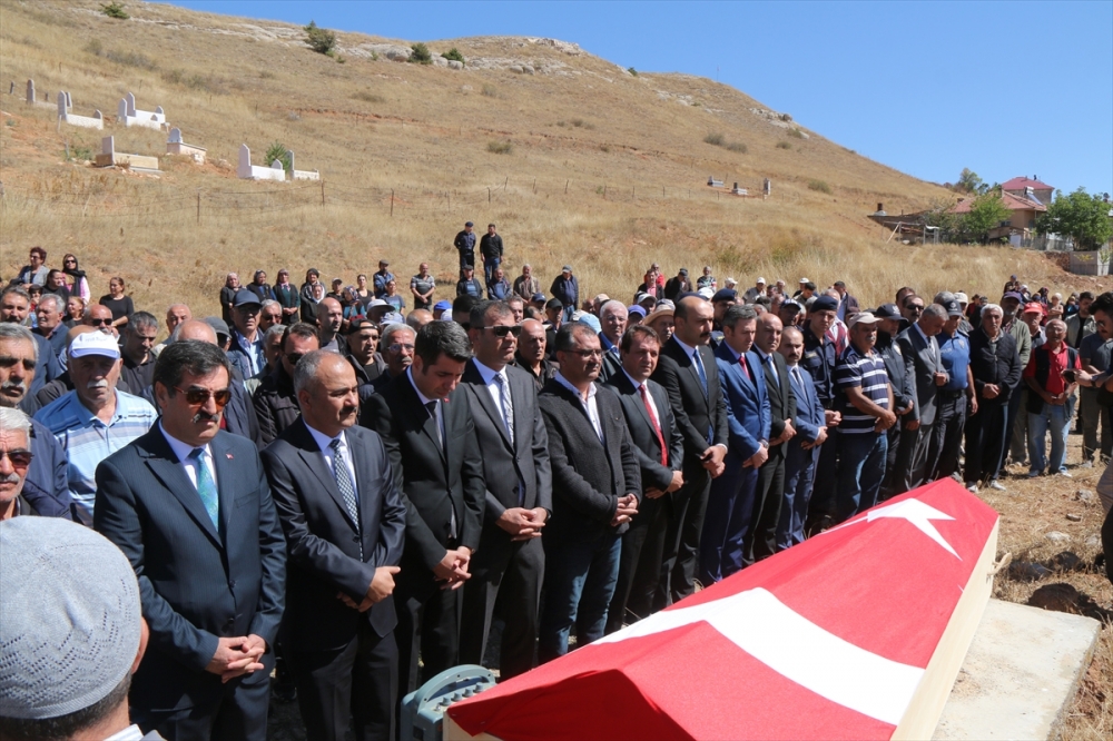 Manisa'da trafik kazasında ölen hakim İrfan Saraç'ın cenazesi memleketi Sivas'ta defnedildi