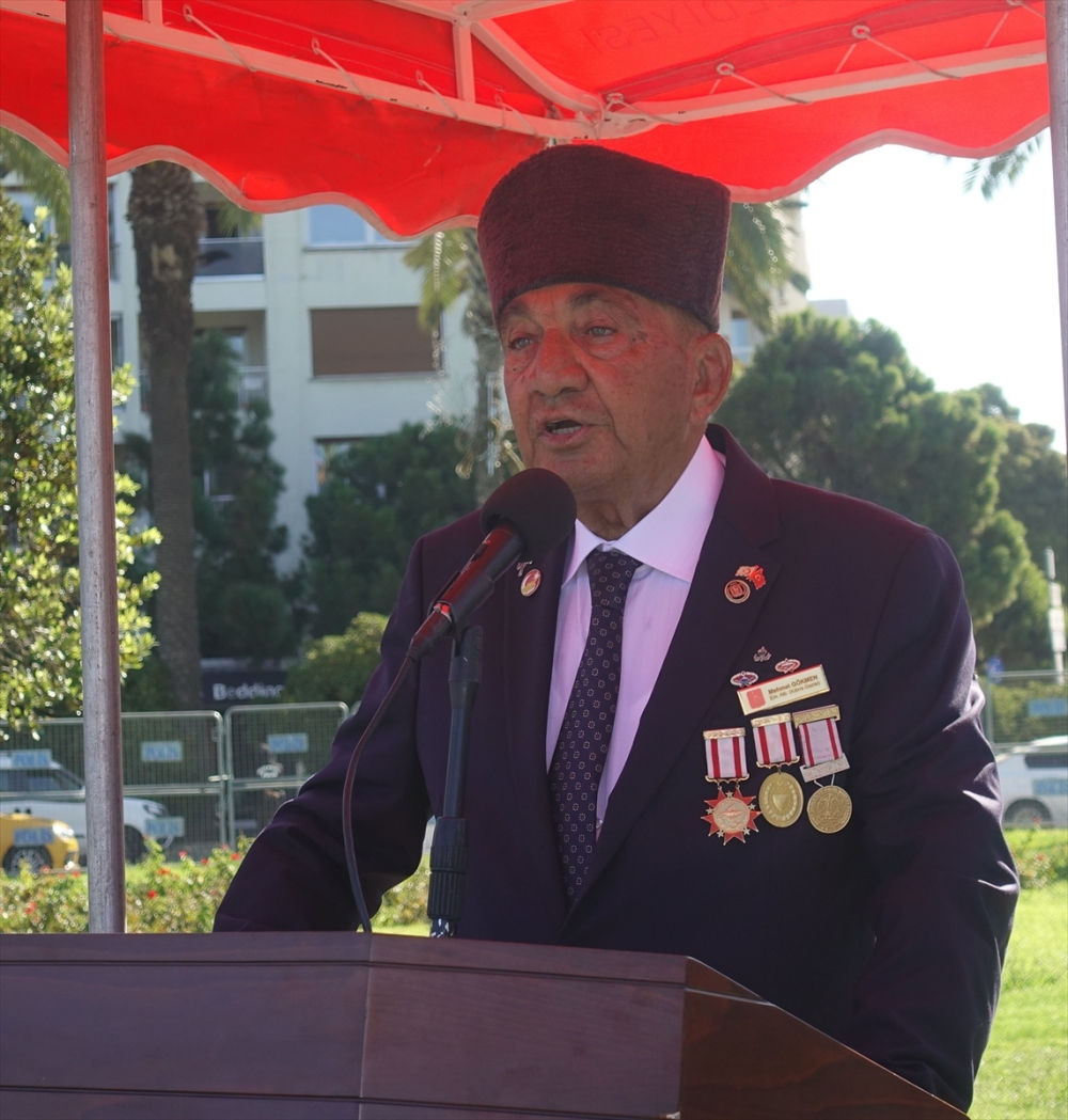İzmir Cumhuriyet Meydanı'nda Gaziler Günü kutlandı