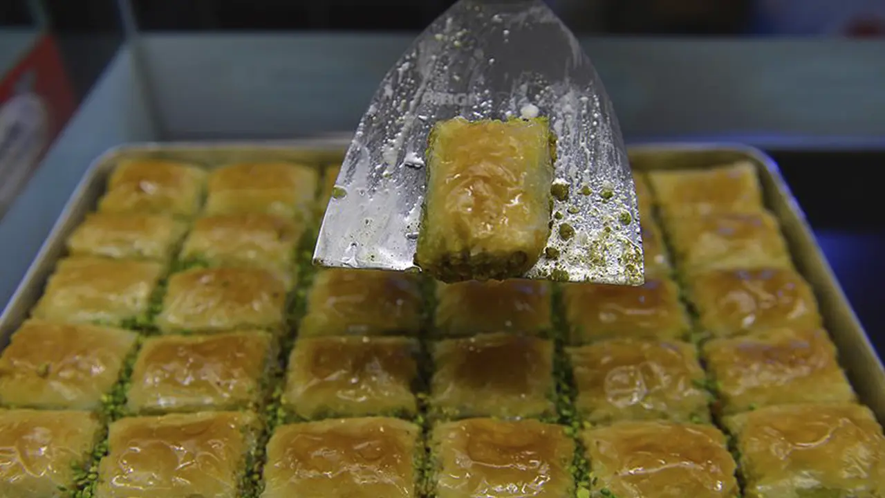 Tatlı düşkünü Uşaklılar kahrolacak! Baklavanın kilo fiyatına zam geldi