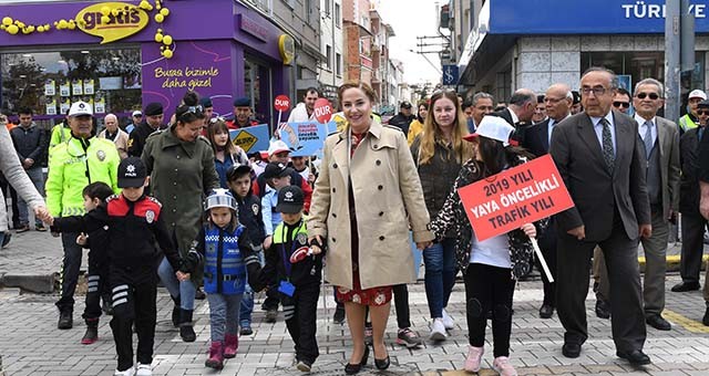 Vali Funda Kocabıyık, 'Ne kadar dikkatli olur ve kurallara uyarsak kazaların sayısı o kadar azalır'