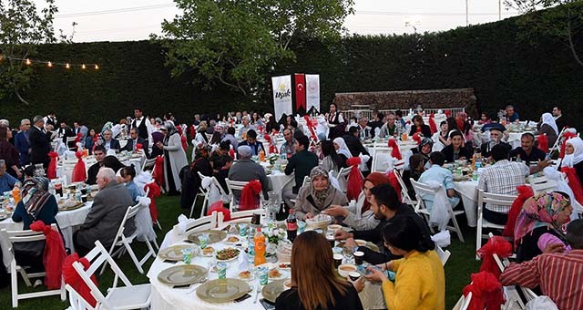 Vali Funda Kocabıyık, Şehit ve Gazi Aileleriyle İftarda Buluştu