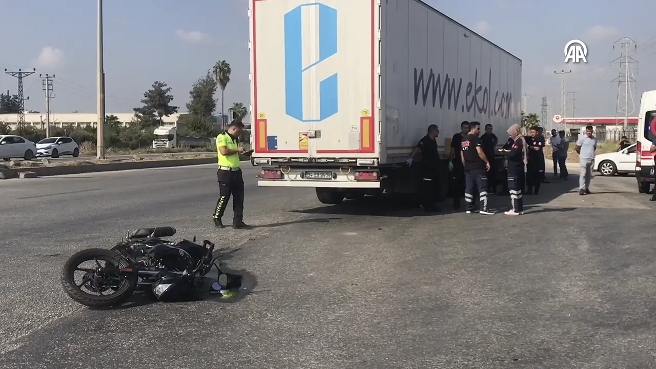 Adana'da tırın altında kalan motosikletin sürücüsü Emircan Zorlu hayatını kaybetti