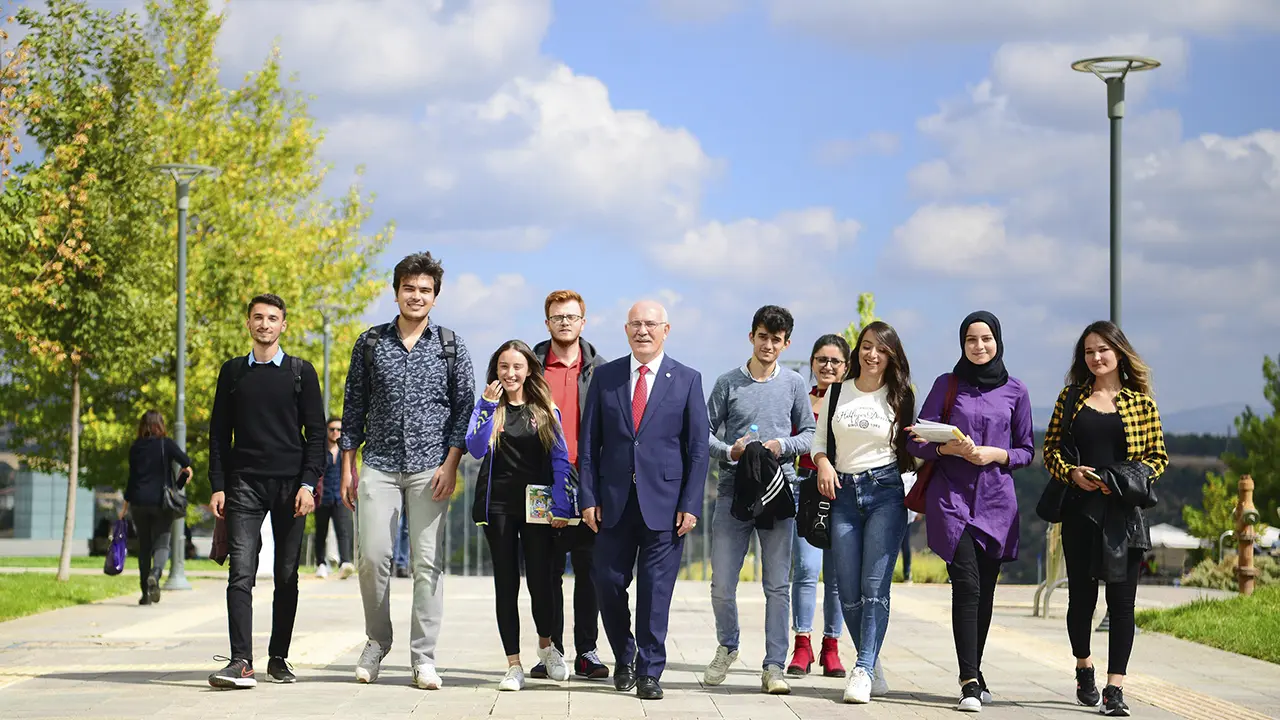 Uşak Üniversitesi yeni öğrencilerini Otagarda karşılayacak! Türkiye'de bir ilk...