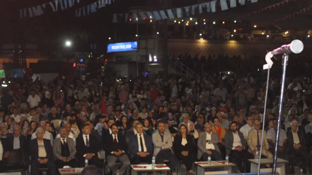 Banaz Ülkü Ocakları Ali Kınık konseri düzenledi