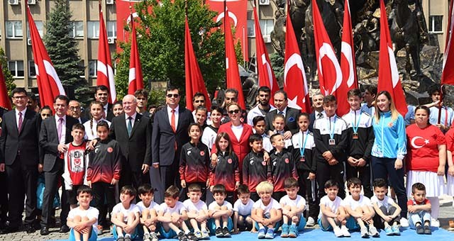 19 Mayıs Atatürk'ü Anma ve Gençlik Spor Bayramı Coşkuyla Kutlandı