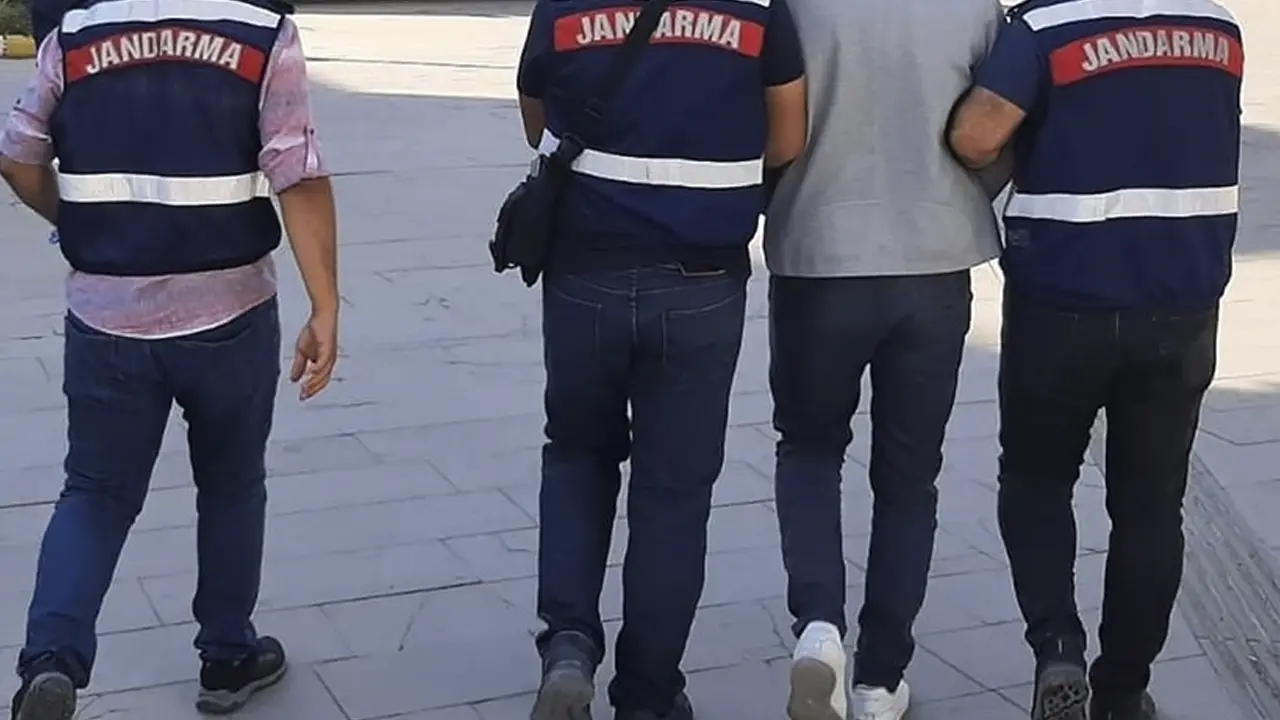 5 yıl hapsi olan şahıs ağaç üstü çadırda uyurken yakalandı