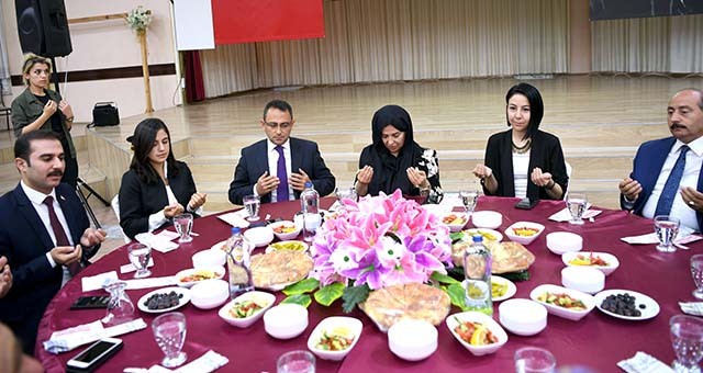 Vali Funda Kocabıyık Banaz'da şehit aileleri ve gazilerle iftarda buluştu