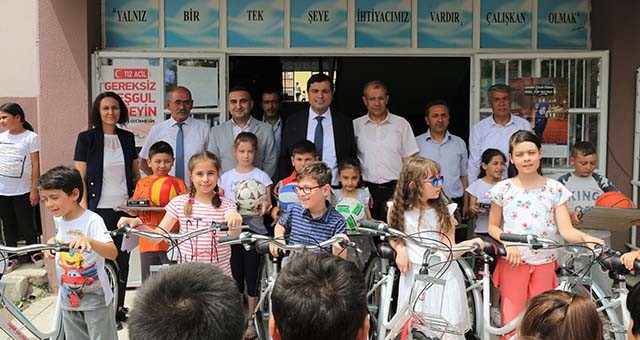 Atık pil yarışmasında ödüller dağıtıldı