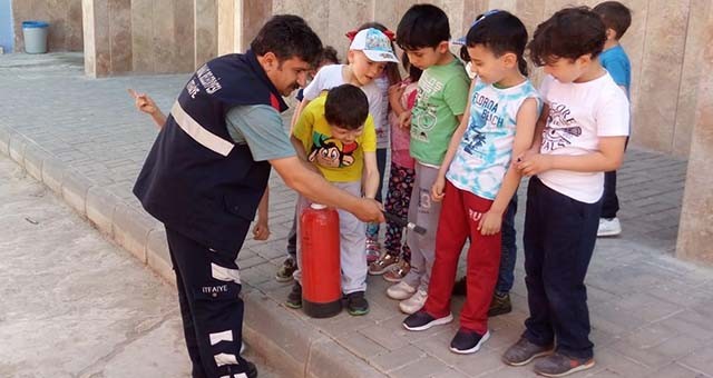Banaz'da itfaiyeciler ana sınıfı öğrencilerine eğitim verdi