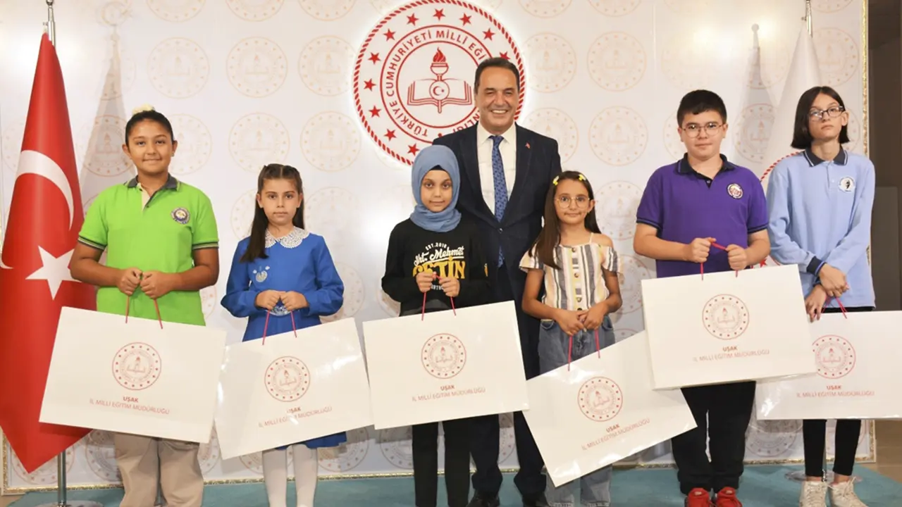 Uşak'ta yetenekli çocuklar ödüllendirildi