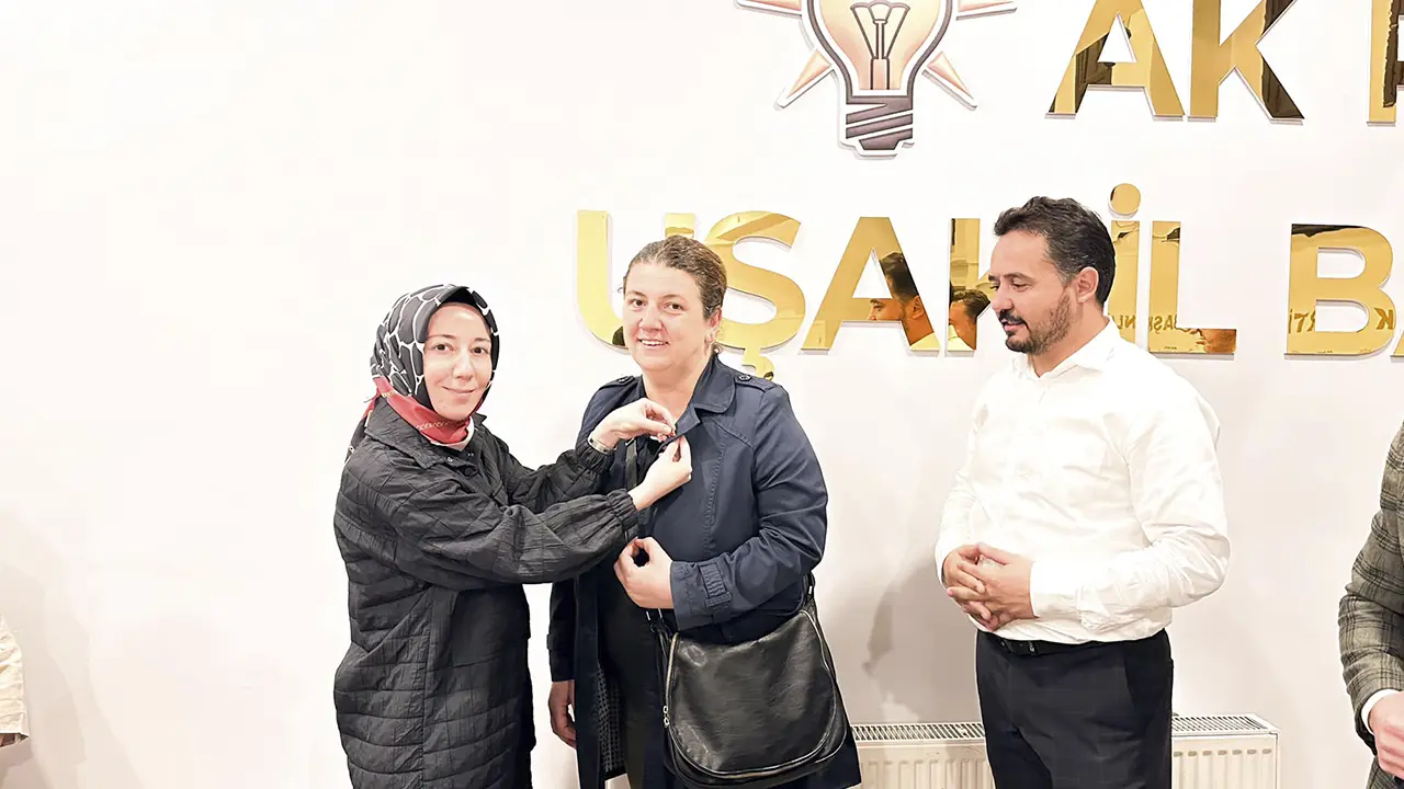 Uşak Ak Parti'den gövde gösterisi: 35 yeni üye kaydı yapıldı