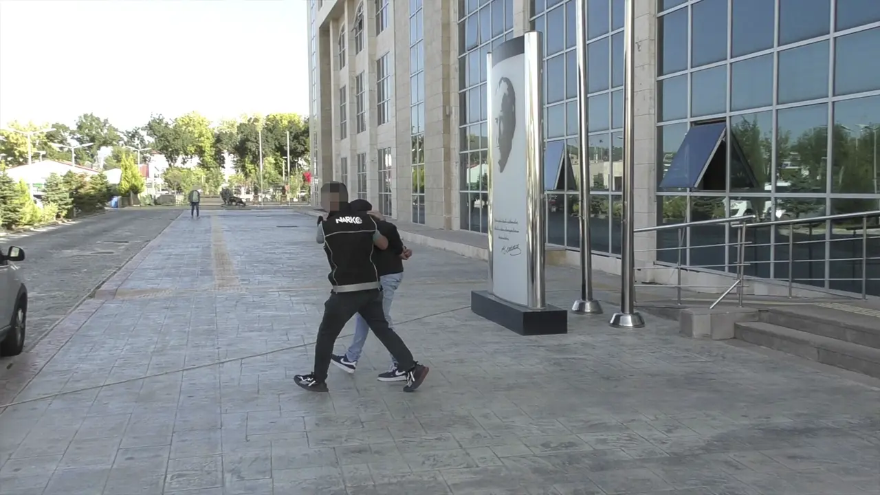 Uşak'ta torbacılara yönelik operasyonda uyuşturucu madde yakalandı