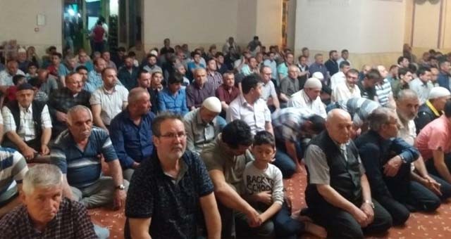 Uşak'ta Kadir Gecesi'nde camiler doldu