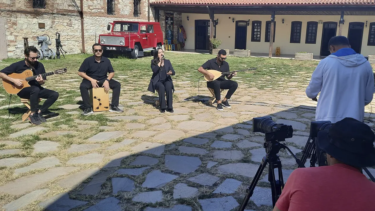 Uşak Türküleri TRT Müzik Kanalında Tanıtılıyor!