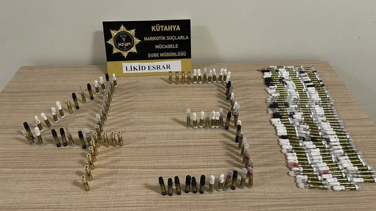 Kütahya'da likit uyuşturucu kuryesi polisten kaçamadı