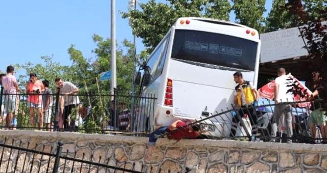 Midibüsün altında kalan kişi toprağa verildi