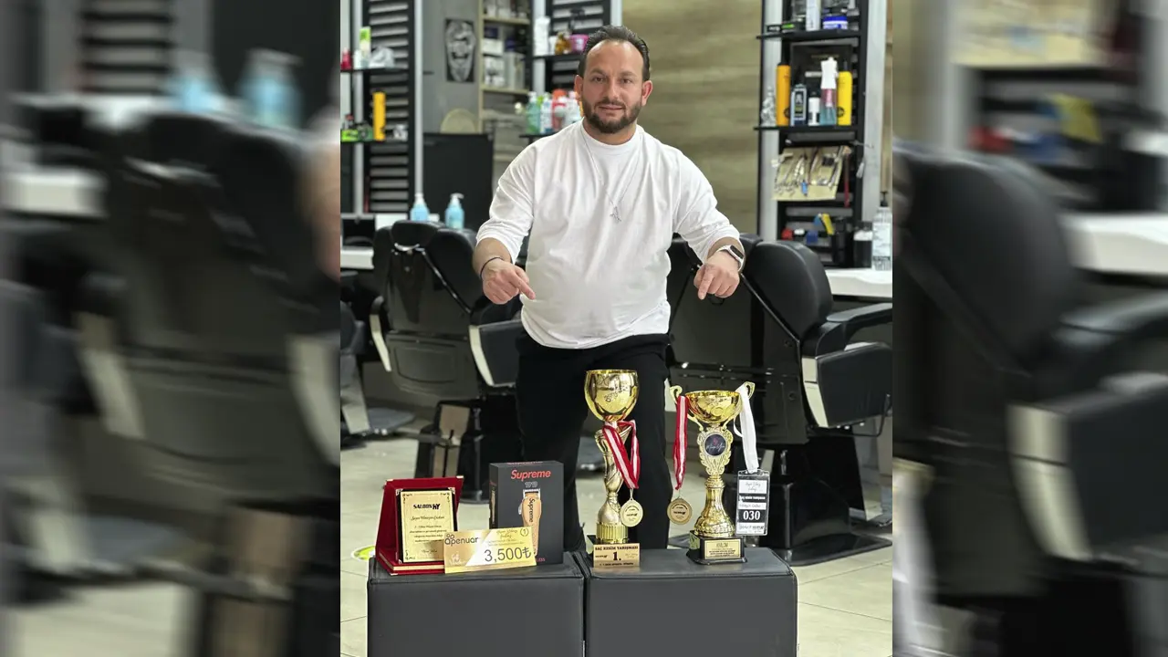 Uşaklı Kuaför Hüseyin Coşkun, Saç Kesim Yarışmasında Birinci Oldu!