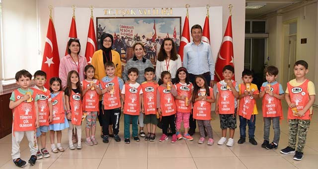 Çevreci öğrencilerden Vali Kocabıyık'a ziyaret