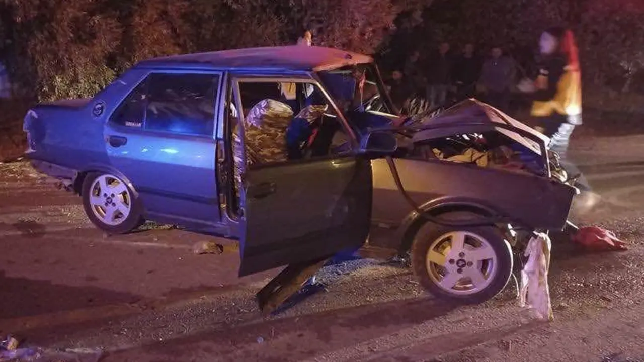 Manisa'da zeytin ağacına çarpan araçtaki Damla Kalem öldü, 3 kişi yaralandı