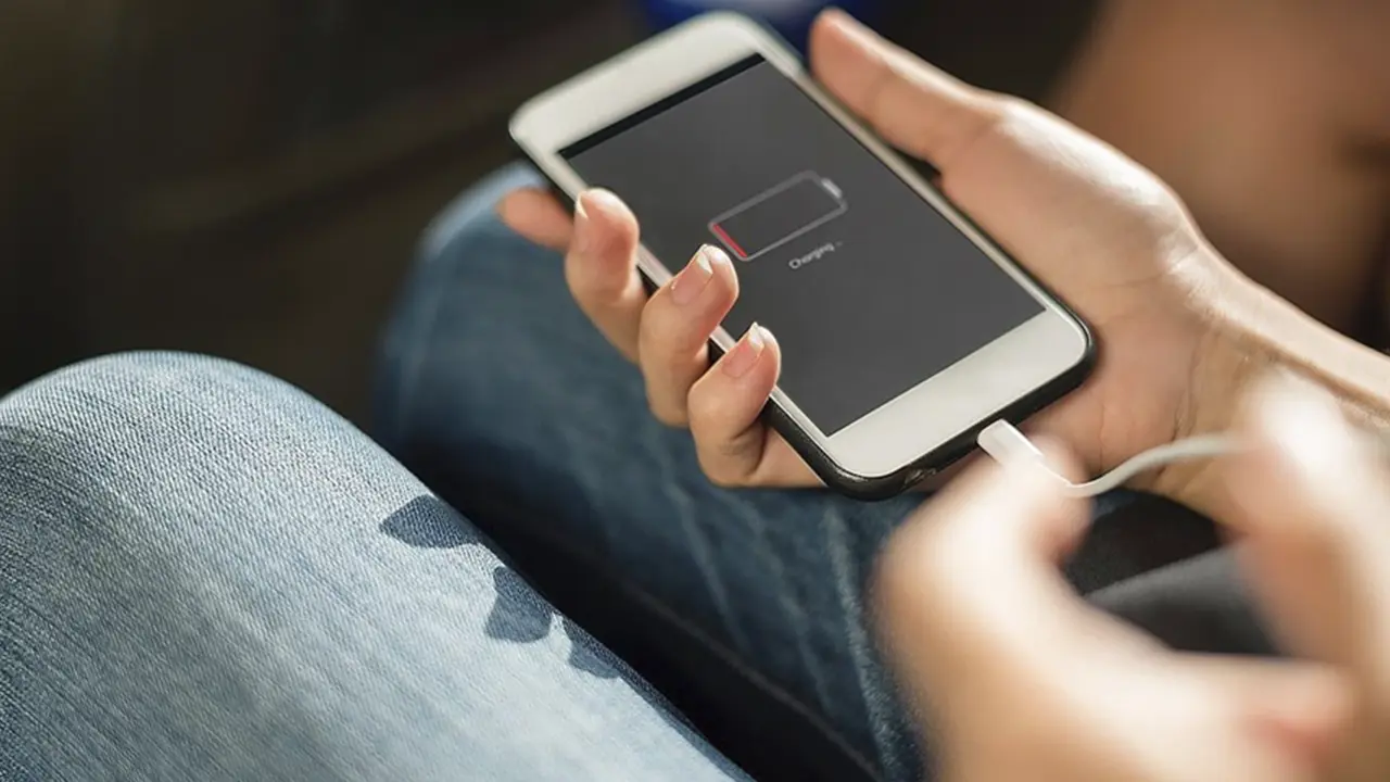 Telefonunu gece şarjda bırakanlar dikkat! Sakın bu hataları yapmayın…