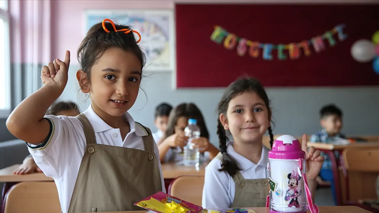 Liselerden sonra ilkokullarda da değişiklik! MEB açıkladı: Geçme notu yükseldi