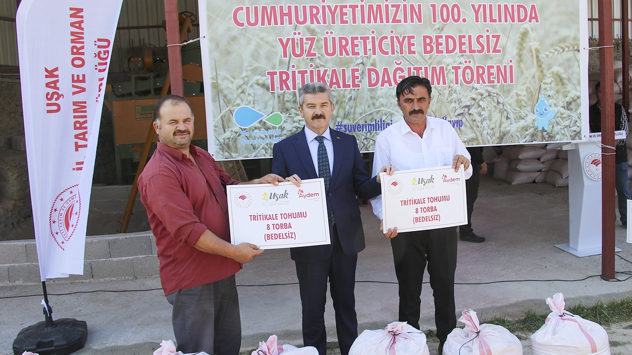 Paşacık Köyündeki Çiftçilere Ücretsiz Yem Bitkisi Tohumu Dağıtıldı