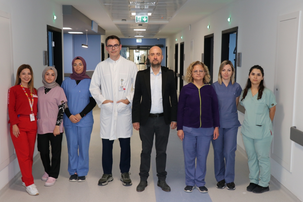 Bacağı kesilme riski bulunan Nurcan Yıldırım, İzmir Şehir Hastanesinde hızlı müdahaleyle iyileşti