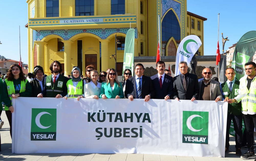 Kütahya'da 1000 öğrenci bağımlılığa karşı farkındalık için yürüdü