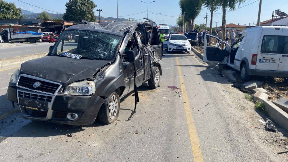 Ortaca' da zincirleme trafik kazasında 1 kişi öldü, çok sayıda yaralı var