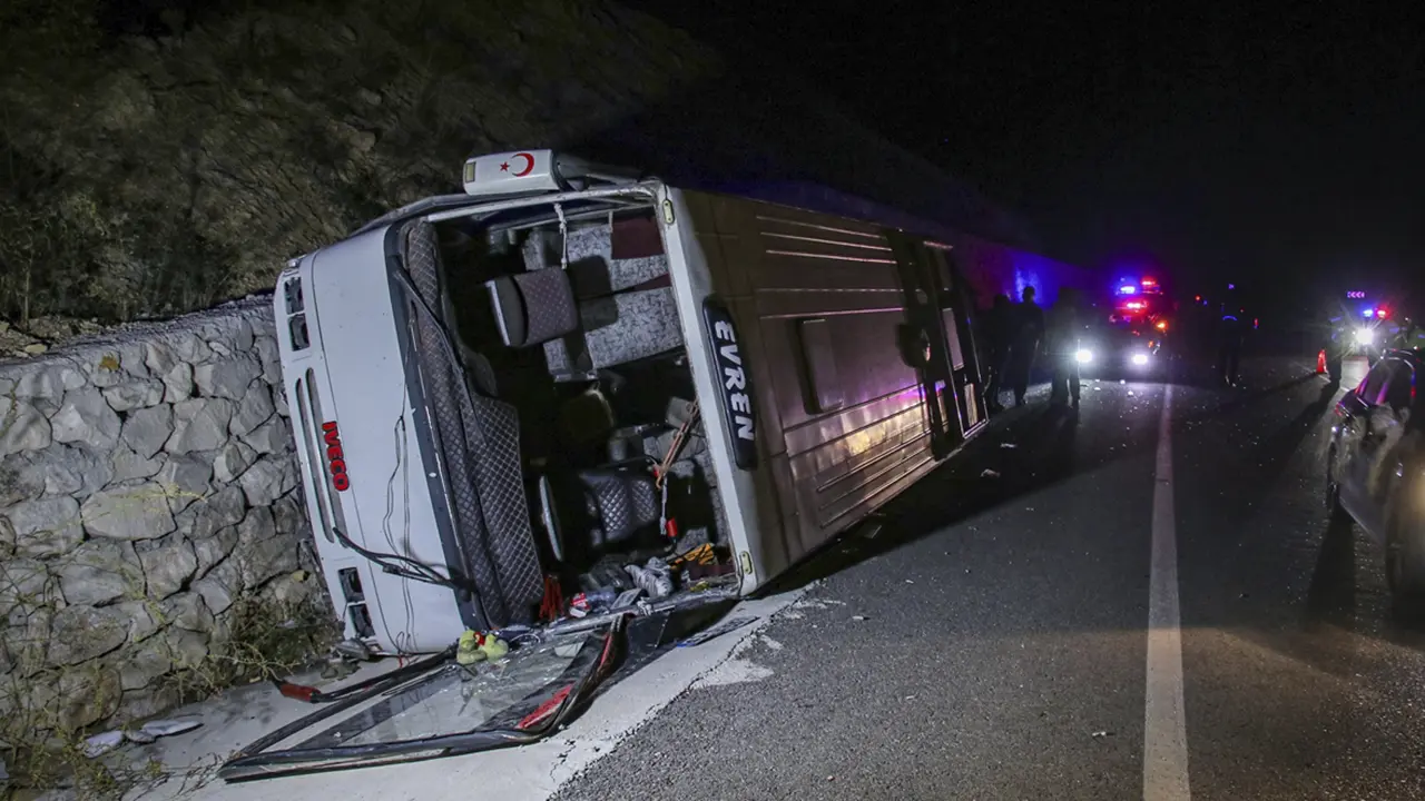 Uşak'ta Can Pazarı, İşçi Servisleri Çarpıştı: 28 Yaralı